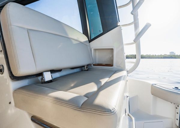 Boston Whaler 405 Conquest image