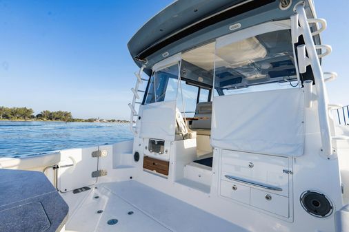 Boston Whaler 405 Conquest image