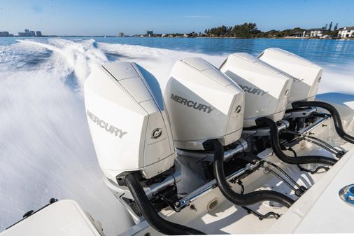 Boston Whaler 405 Conquest image