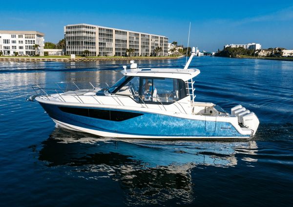 Boston Whaler 405 Conquest image