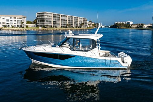 Boston Whaler 405 Conquest image