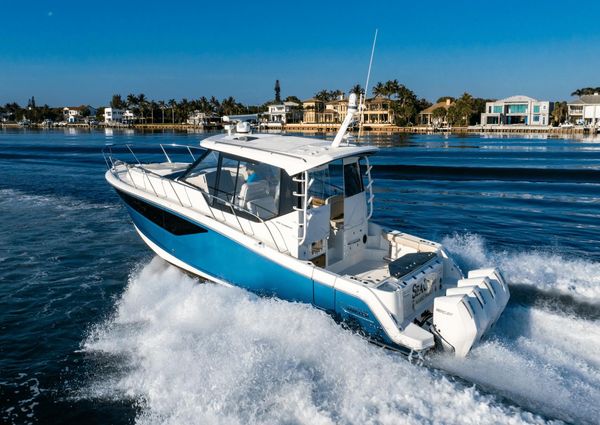 Boston Whaler 405 Conquest image