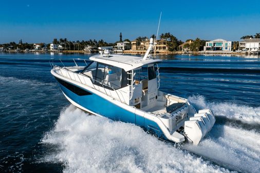 Boston Whaler 405 Conquest image