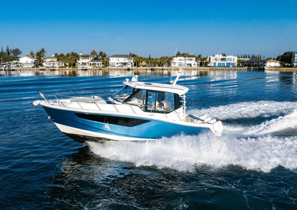 Boston Whaler 405 Conquest image