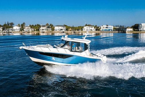 Boston Whaler 405 Conquest image