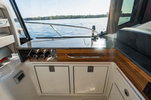 Boston Whaler 405 Conquest image