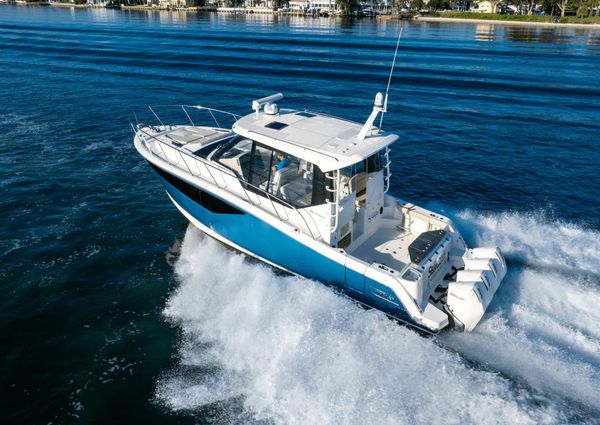 Boston Whaler 405 Conquest image