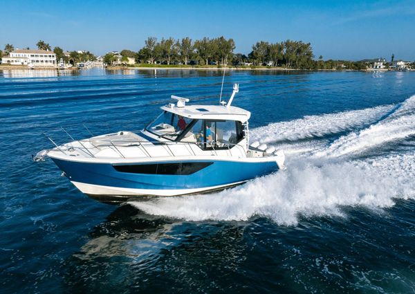 Boston Whaler 405 Conquest image