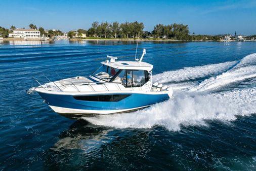 Boston Whaler 405 Conquest image