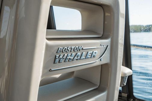 Boston Whaler 405 Conquest image