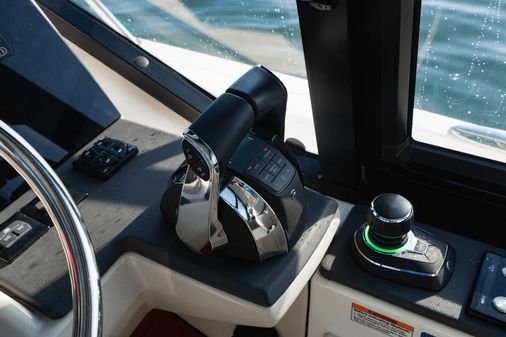 Boston Whaler 405 Conquest image