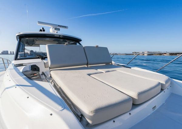 Boston Whaler 405 Conquest image