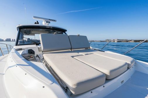 Boston Whaler 405 Conquest image