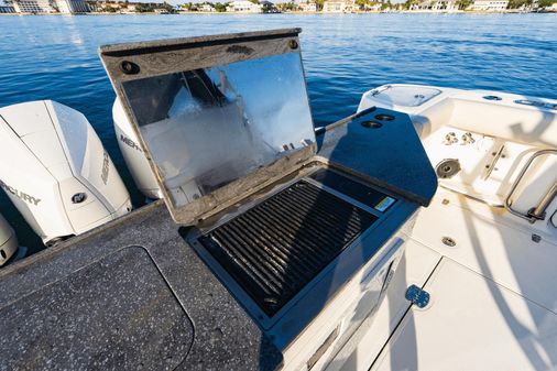 Boston Whaler 405 Conquest image