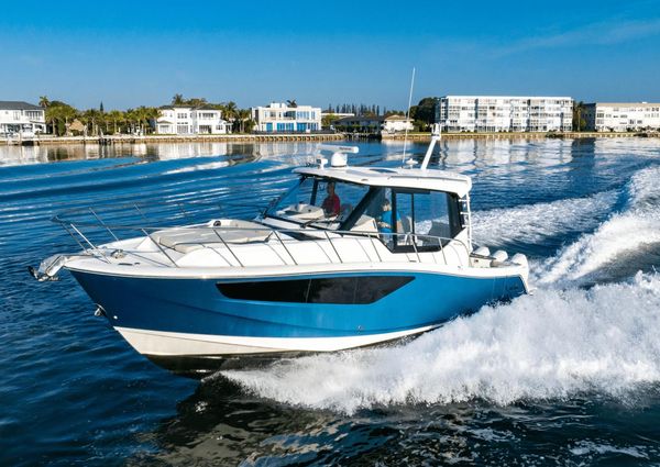 Boston Whaler 405 Conquest image