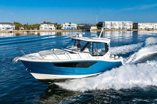 Boston Whaler 405 Conquest image