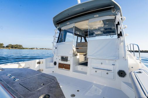 Boston Whaler 405 Conquest image