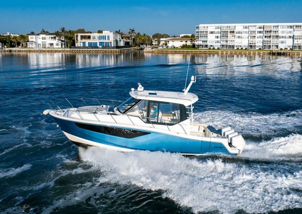 Boston Whaler 405 Conquest image