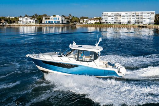 Boston Whaler 405 Conquest image