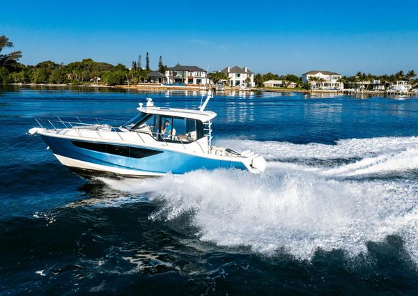 Boston Whaler 405 Conquest image