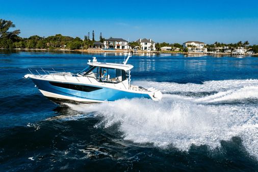 Boston Whaler 405 Conquest image