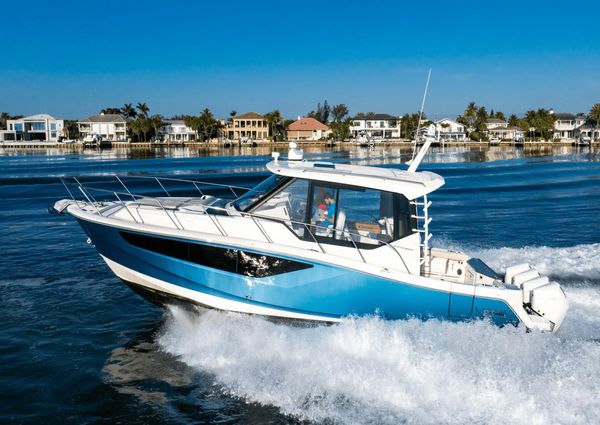 Boston Whaler 405 Conquest image