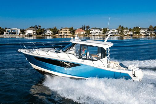 Boston Whaler 405 Conquest image