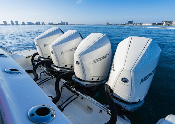 Boston Whaler 405 Conquest image