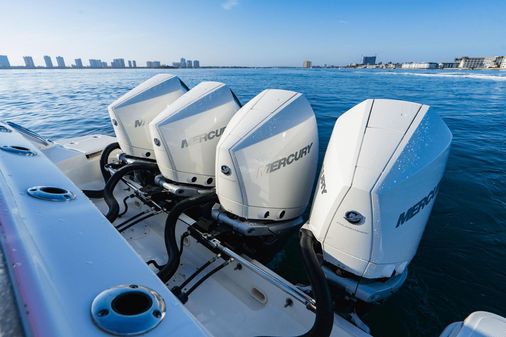 Boston Whaler 405 Conquest image