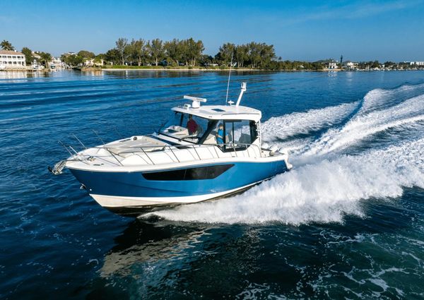 Boston Whaler 405 Conquest image