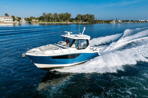 Boston Whaler 405 Conquest image