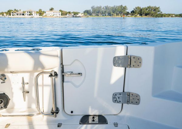 Boston Whaler 405 Conquest image