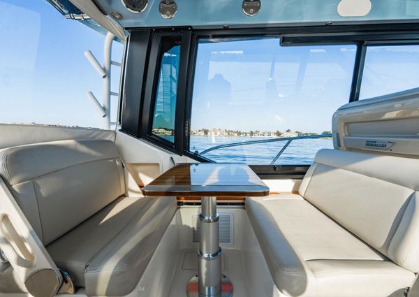 Boston Whaler 405 Conquest image