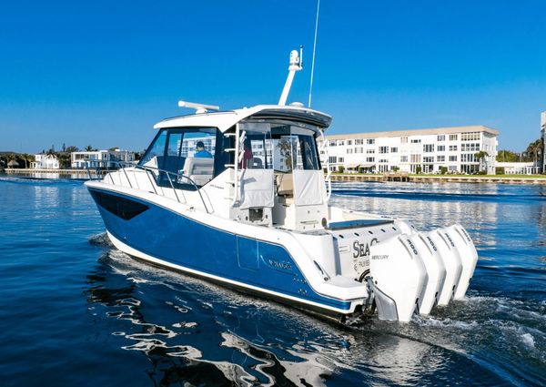 Boston Whaler 405 Conquest image