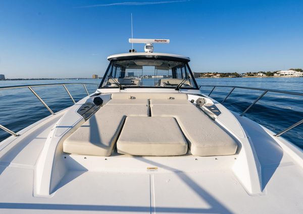 Boston Whaler 405 Conquest image