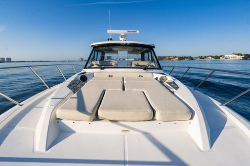 Boston Whaler 405 Conquest image