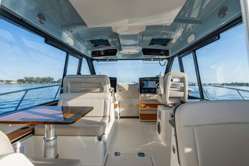 Boston Whaler 405 Conquest image