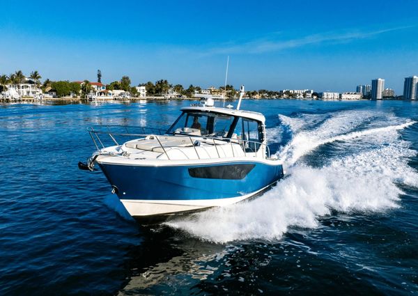 Boston Whaler 405 Conquest image