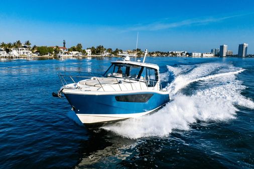 Boston Whaler 405 Conquest image