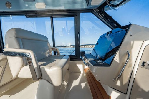 Boston Whaler 405 Conquest image