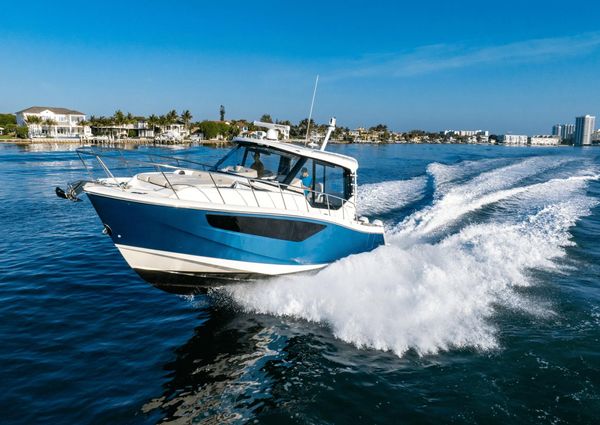 Boston Whaler 405 Conquest image