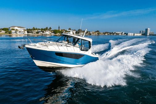 Boston Whaler 405 Conquest image