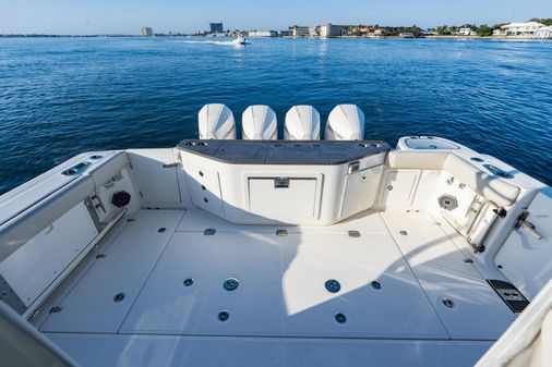 Boston Whaler 405 Conquest image