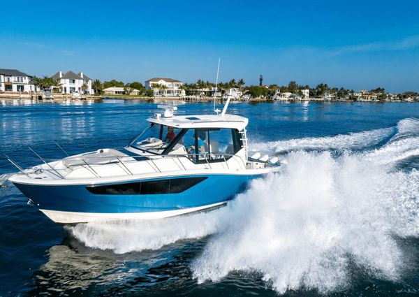 Boston Whaler 405 Conquest image