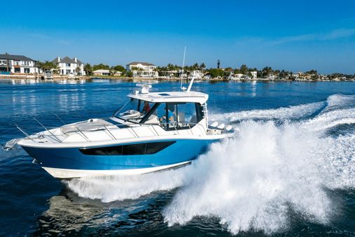 Boston Whaler 405 Conquest image