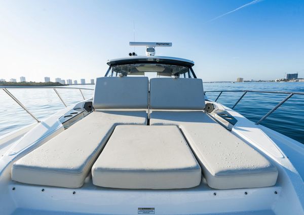 Boston Whaler 405 Conquest image