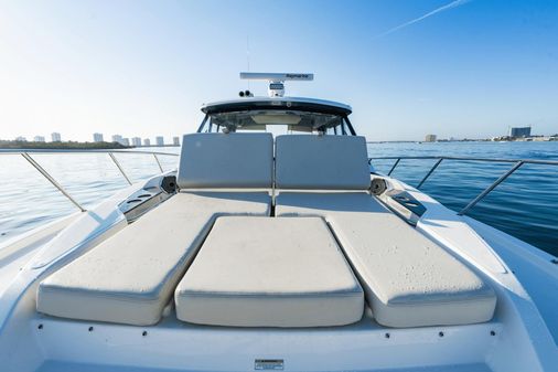 Boston Whaler 405 Conquest image