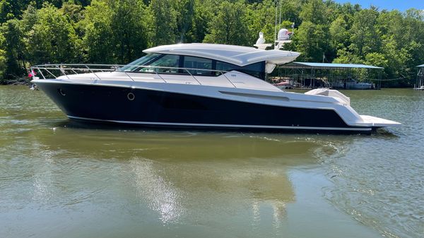 Tiara Yachts C53