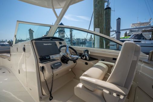 Boston Whaler 320 Vantage image