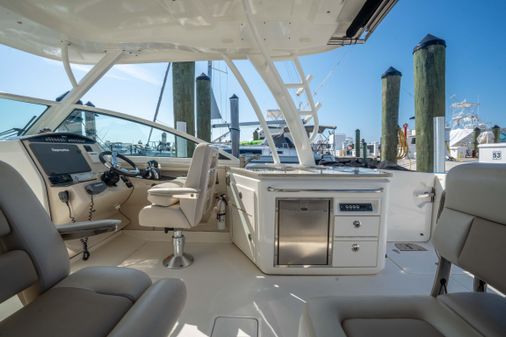 Boston Whaler 320 Vantage image